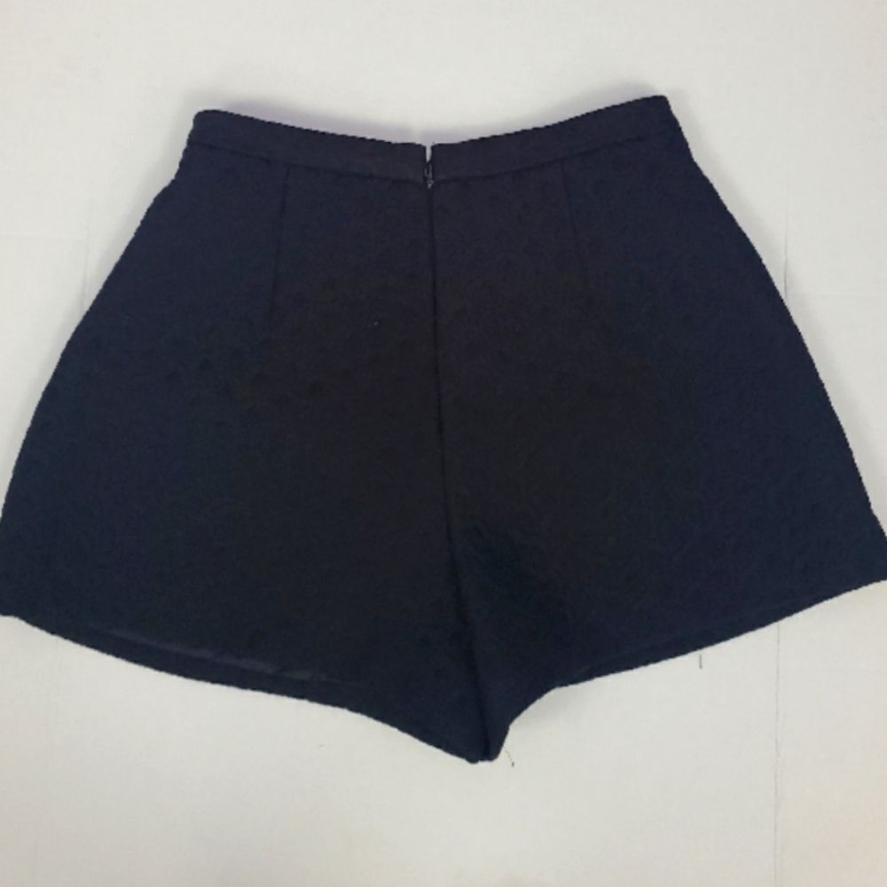 FIVE PLUS Shorts - Picture 2 of 5